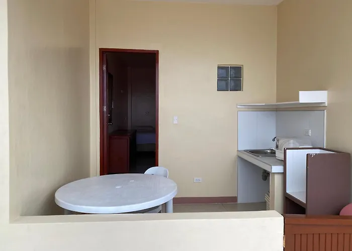Kellocks' Seaview Apartelle 2*