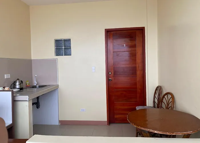 Kellocks' Seaview Apartelle