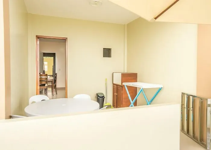 Kellocks' Seaview Apartelle イン 2*