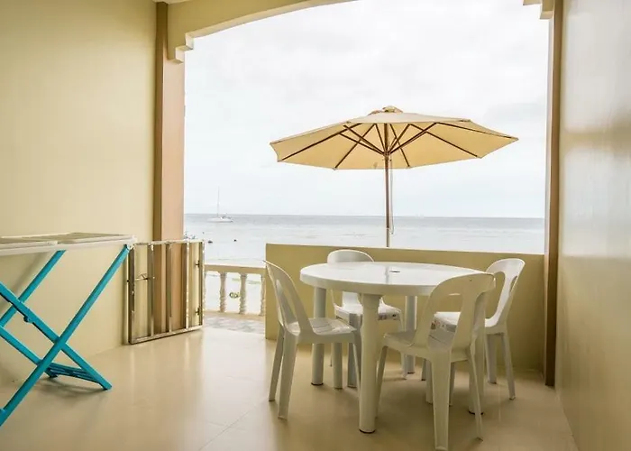 Kellocks' Seaview Apartelle イン 2*